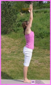 Diana-Yoga-Urdhva-Hastasana