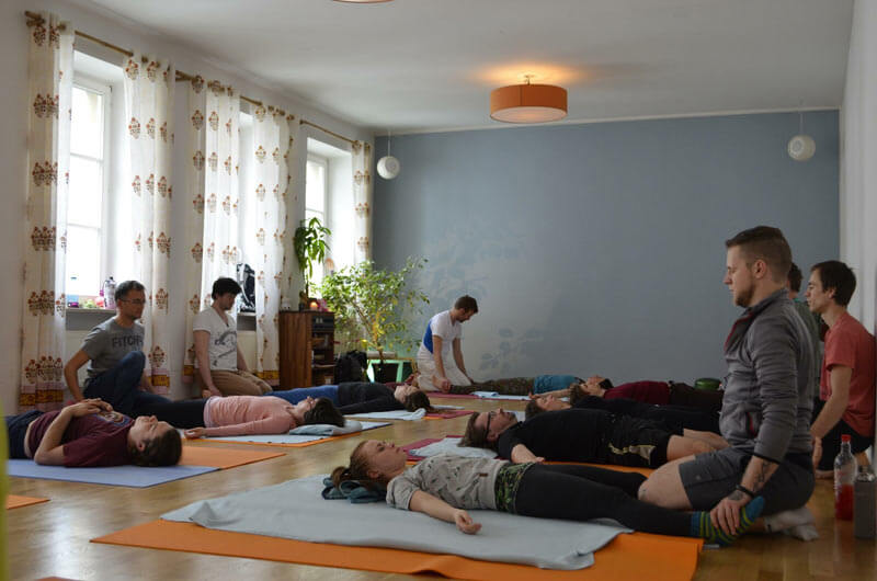 Acro Yoga Dresden - Thai Massage am Ende