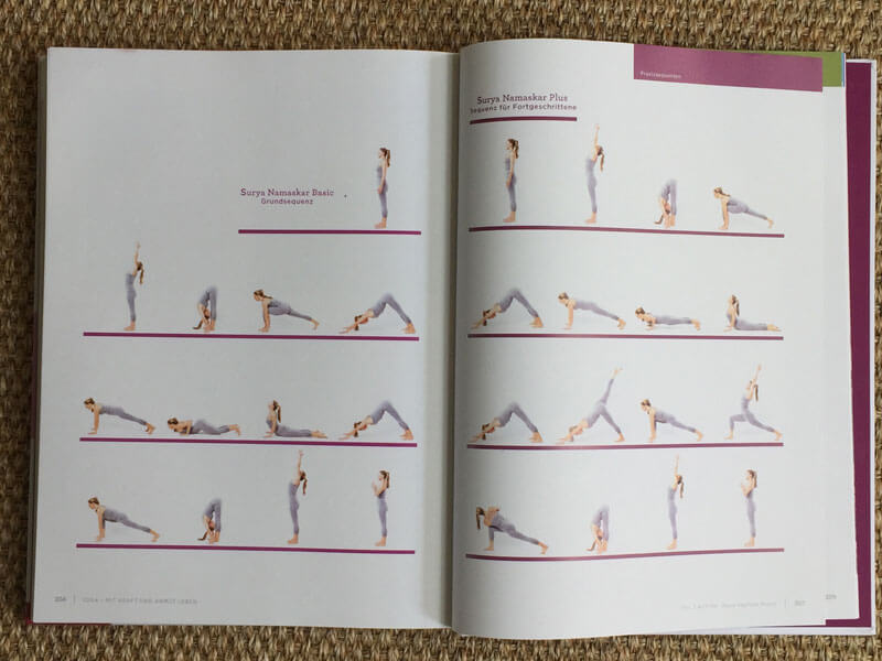 Anusara Yoga Buch von Barbra Noh - natürlich ist auch der Sonnengruß dabei 