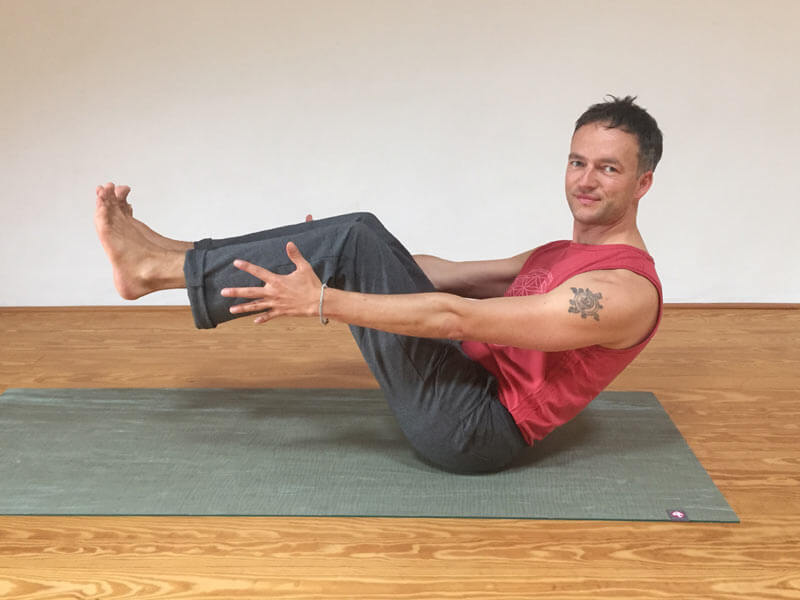 Yoga Kopfstand Vorübung: Navasana (Boots-Haltung)