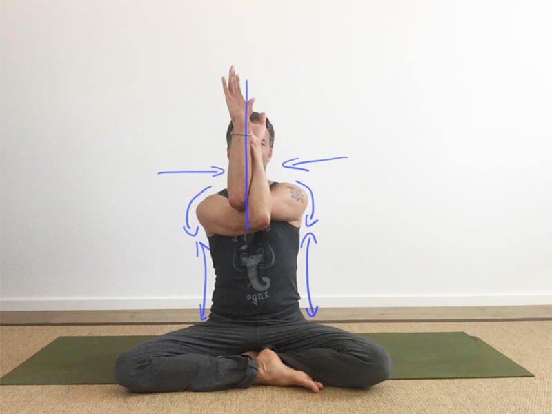Yoga-Übungen für Schultern: Garuda(Adler)-Arme